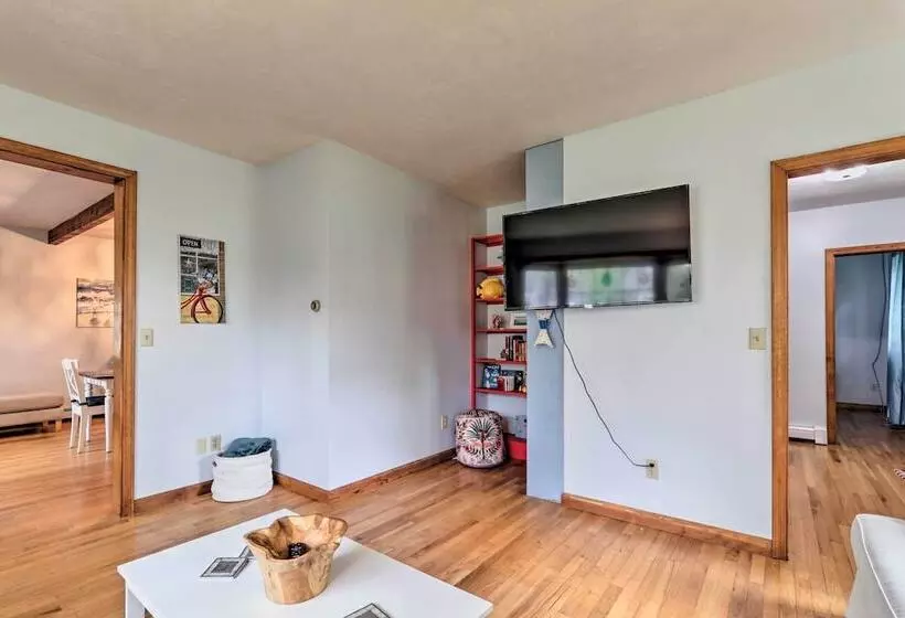 Walk To Beach & Main Street: Hyannis Cottage