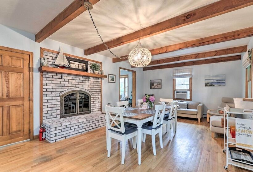 Walk To Beach & Main Street: Hyannis Cottage