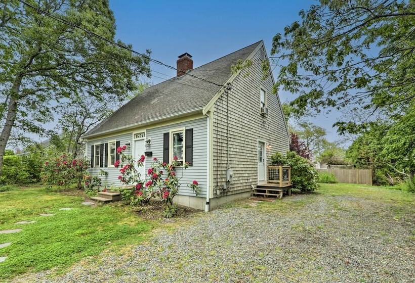 Walk To Beach & Main Street: Hyannis Cottage
