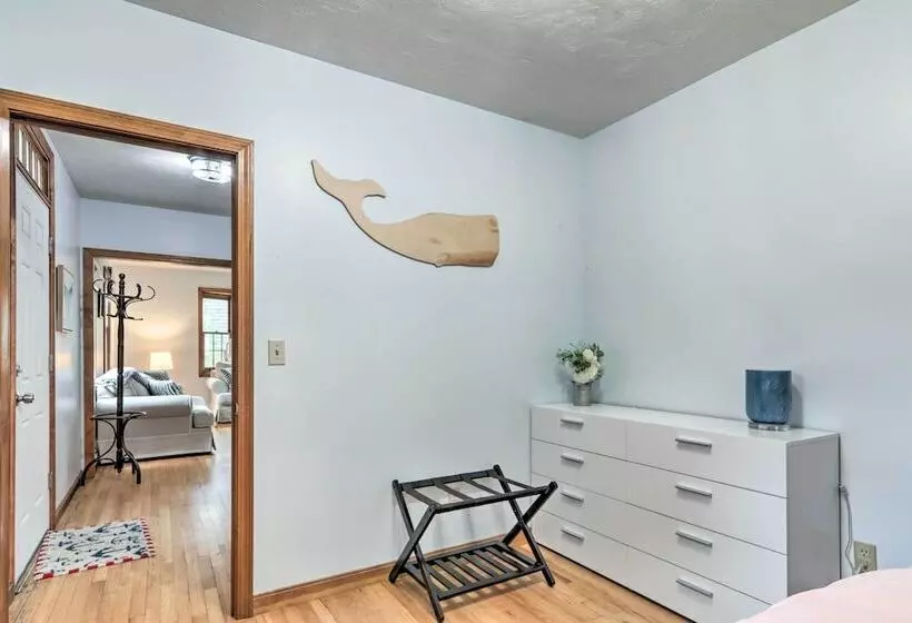 Walk To Beach & Main Street: Hyannis Cottage