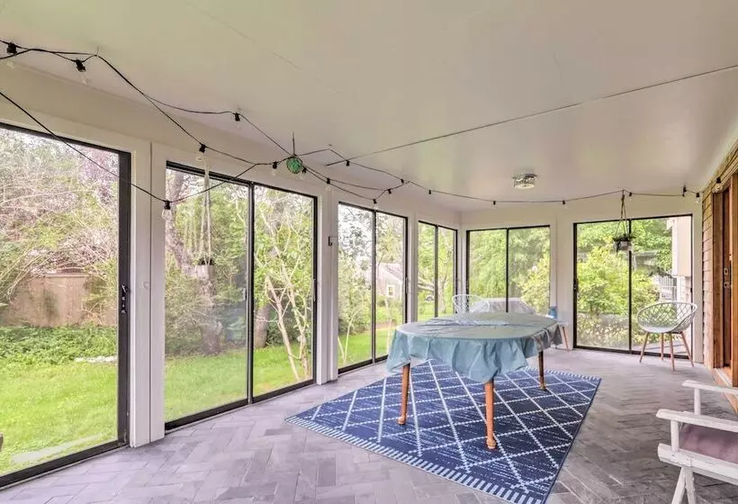 Walk To Beach & Main Street: Hyannis Cottage