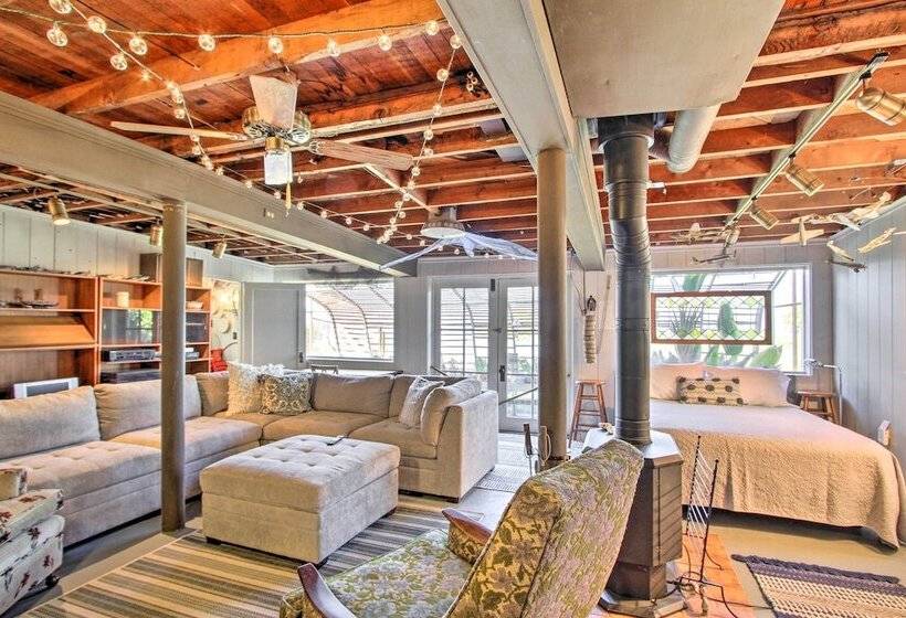 Waterfront Puget Sound Retreat: Steps To Beach!