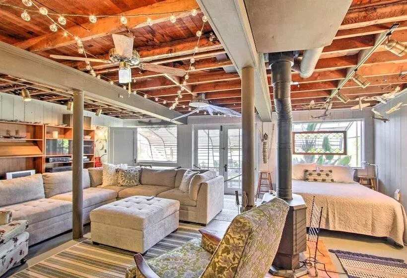 Waterfront Puget Sound Retreat: Steps To Beach!