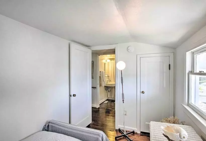 Waterfront Puget Sound Retreat: Steps To Beach!