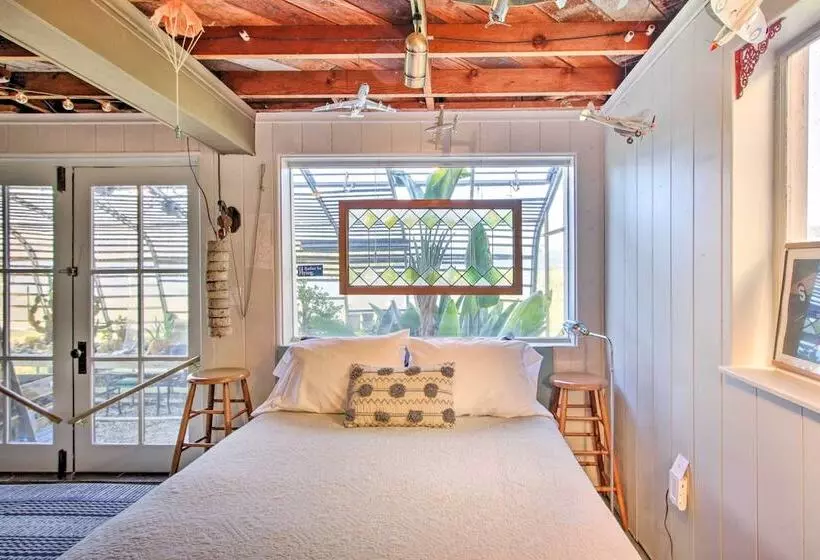 Waterfront Puget Sound Retreat: Steps To Beach!