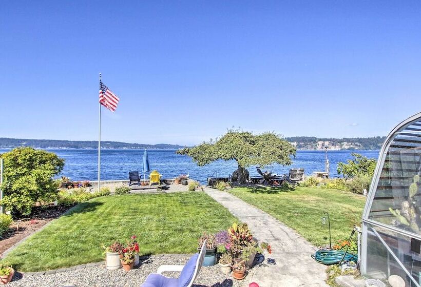 Waterfront Puget Sound Retreat: Steps To Beach!