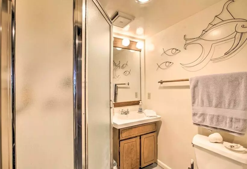 Waterfront Puget Sound Retreat: Steps To Beach!