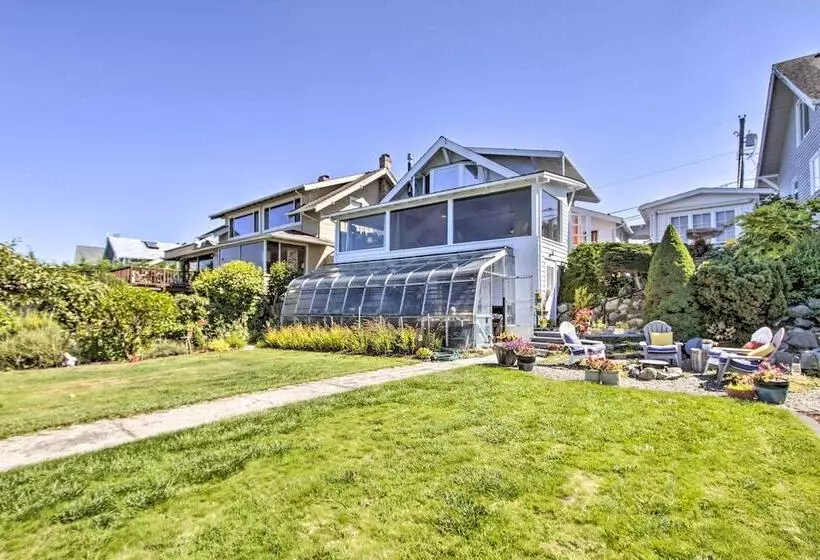 Waterfront Puget Sound Retreat: Steps To Beach!