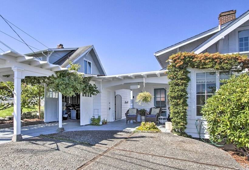 Waterfront Puget Sound Retreat: Steps To Beach!