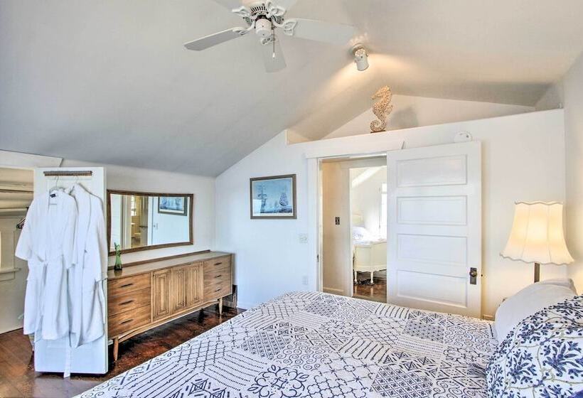 Waterfront Puget Sound Retreat: Steps To Beach!