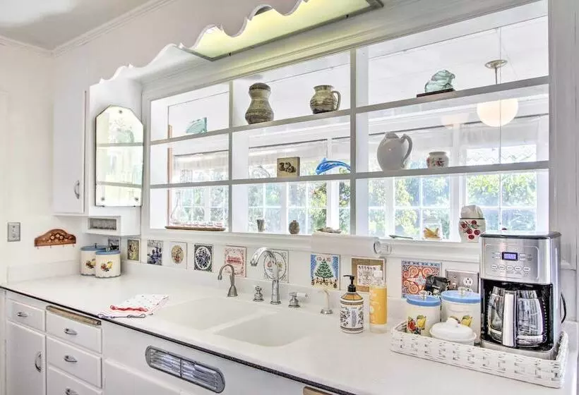 Waterfront Puget Sound Retreat: Steps To Beach!