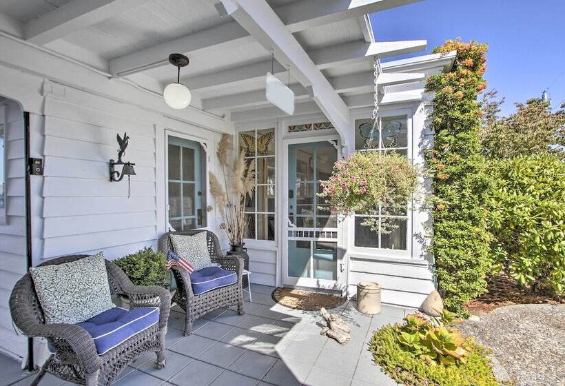 Waterfront Puget Sound Retreat: Steps To Beach!