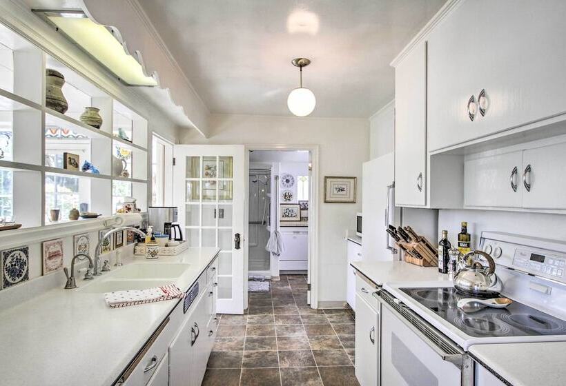 Waterfront Puget Sound Retreat: Steps To Beach!