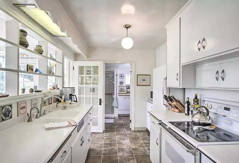 Waterfront Puget Sound Retreat: Steps To Beach!