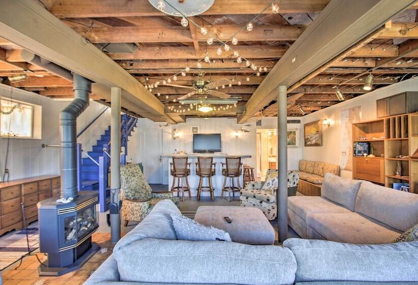 Waterfront Puget Sound Retreat: Steps To Beach!