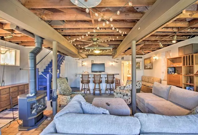 Waterfront Puget Sound Retreat: Steps To Beach!