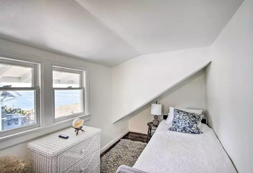 Waterfront Puget Sound Retreat: Steps To Beach!