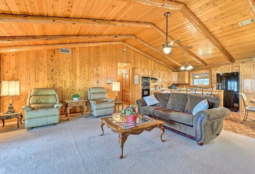 Lakefront Cabin + Guest House Near Granbury Square