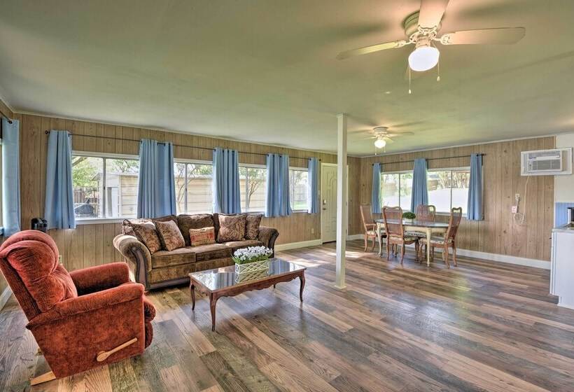 Lakefront Cabin + Guest House Near Granbury Square