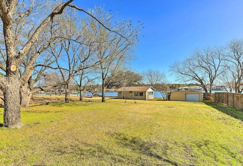 Lakefront Cabin + Guest House Near Granbury Square