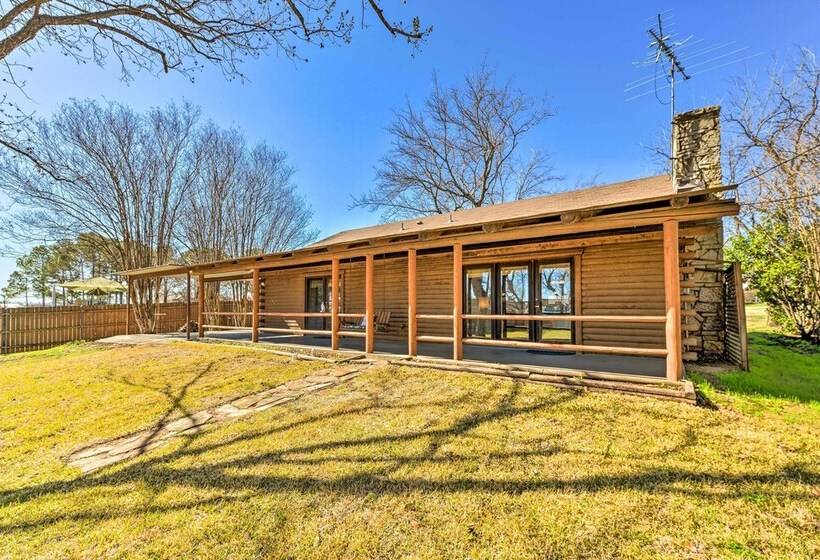 Lakefront Cabin + Guest House Near Granbury Square