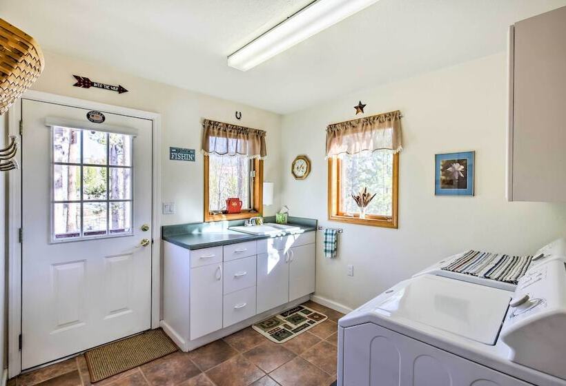 Large Home On 1 Acre: 2 Mi To Grand Lake Village