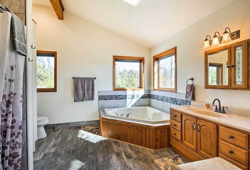 Large Home On 1 Acre: 2 Mi To Grand Lake Village