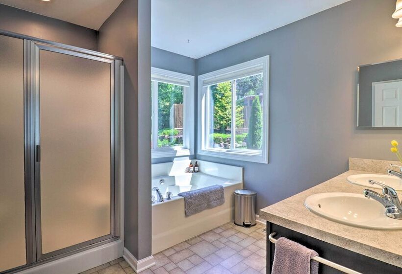 Creekside Brevard Home < 1 Mi To Downtown!