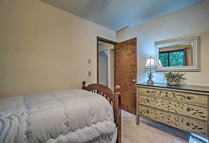 Mountain Retreat W/ Decks, Hot Tub, & Games!