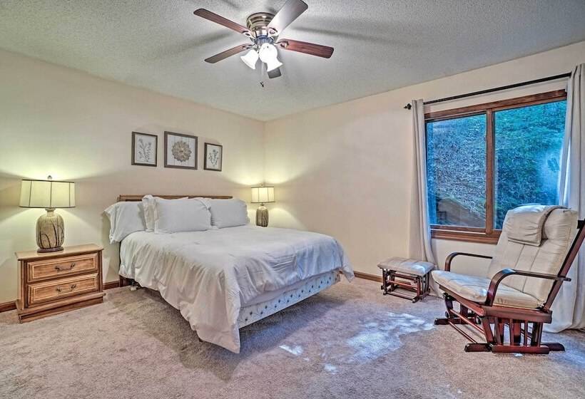 Mountain Retreat W/ Decks, Hot Tub, & Games!