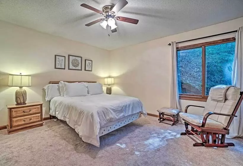 Mountain Retreat W/ Decks, Hot Tub, & Games!