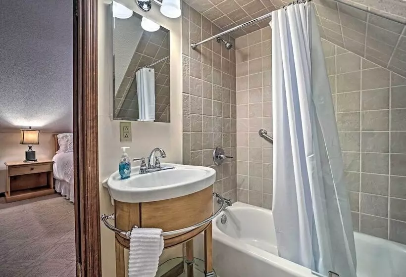 Mountain Retreat W/ Decks, Hot Tub, & Games!