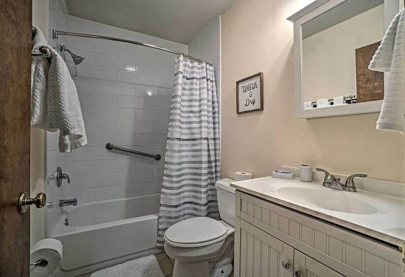 Mountain Retreat W/ Decks, Hot Tub, & Games!