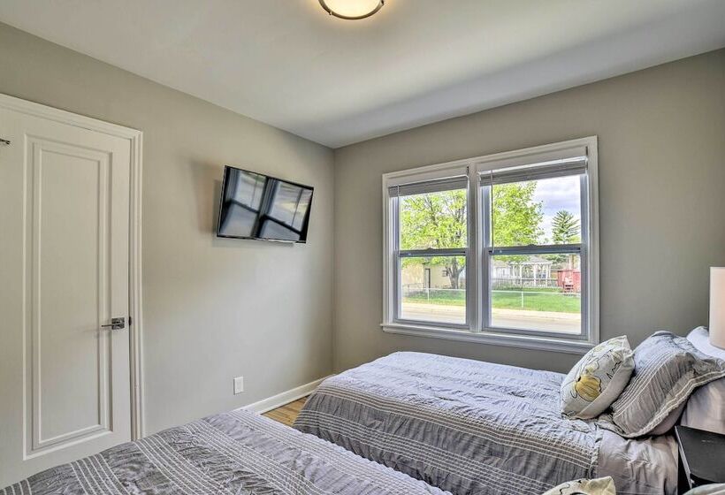 Mpls Duplex W/ Wifi & Kitchen: 5 Mi To Dtwn!