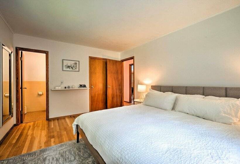 Nostalgic Vermont Escape In Manchester Center