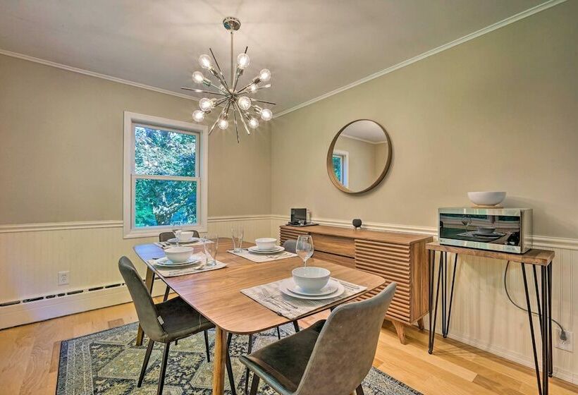 Nostalgic Vermont Escape In Manchester Center