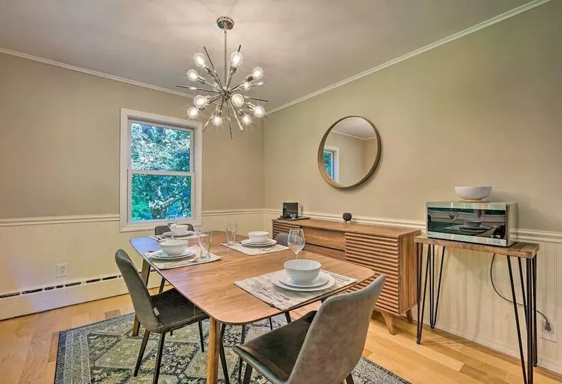 Nostalgic Vermont Escape In Manchester Center