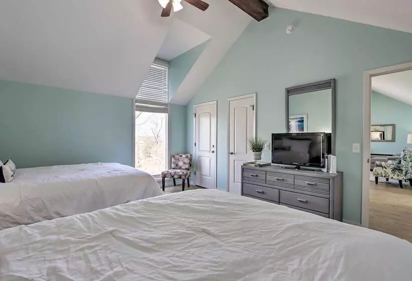 Peaceful Osage Beach Escape W/ Resort Perks!