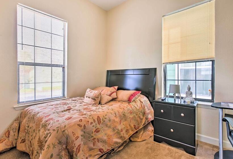 Pet Friendly Galveston Getaway W/ Deck & Grill!