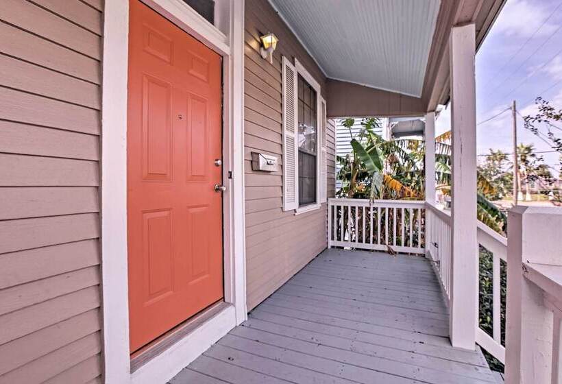 Pet Friendly Galveston Getaway W/ Deck & Grill!