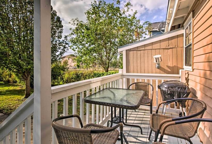 Pet Friendly Galveston Getaway W/ Deck & Grill!