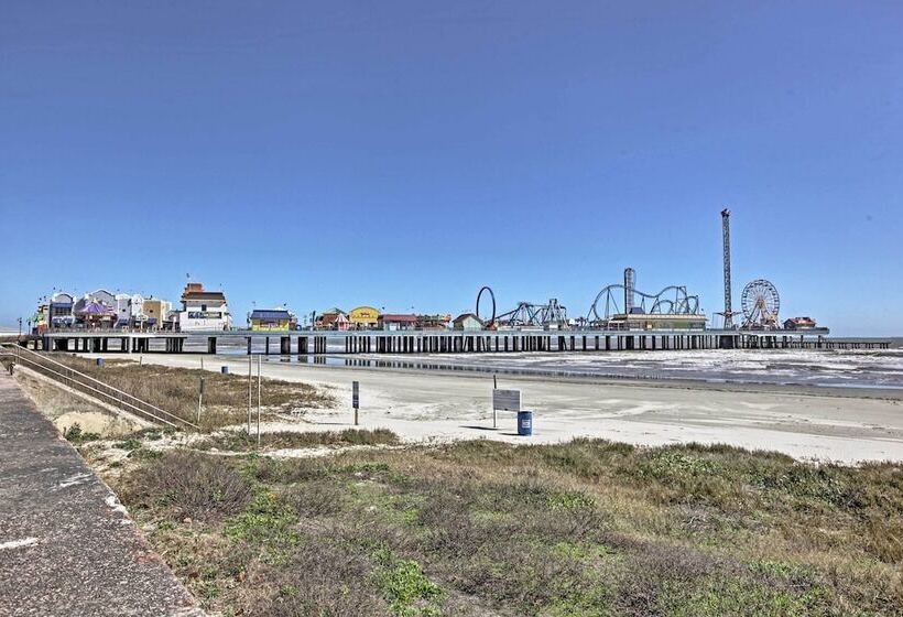 Pet Friendly Galveston Getaway W/ Deck & Grill!