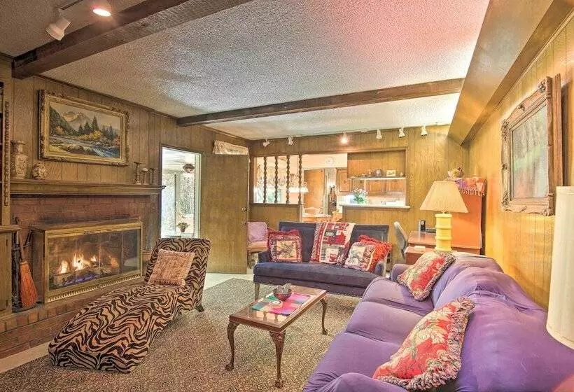 Private Home W/ Hot Tub & Patio Near Dtwn Tulsa