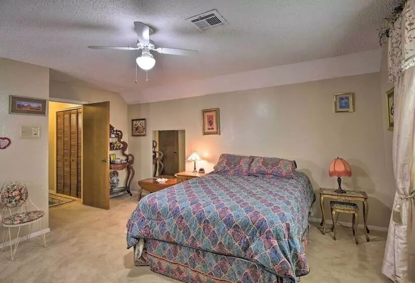 Private Home W/ Hot Tub & Patio Near Dtwn Tulsa