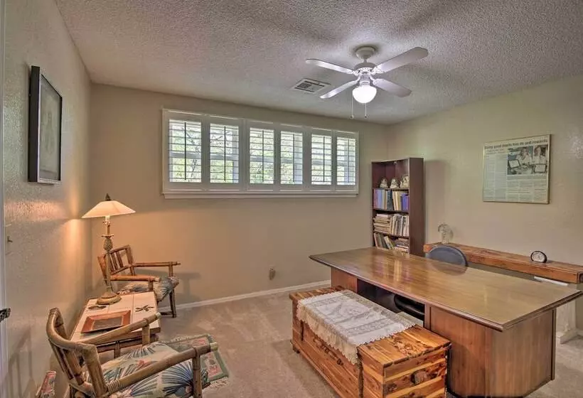 Private Home W/ Hot Tub & Patio Near Dtwn Tulsa