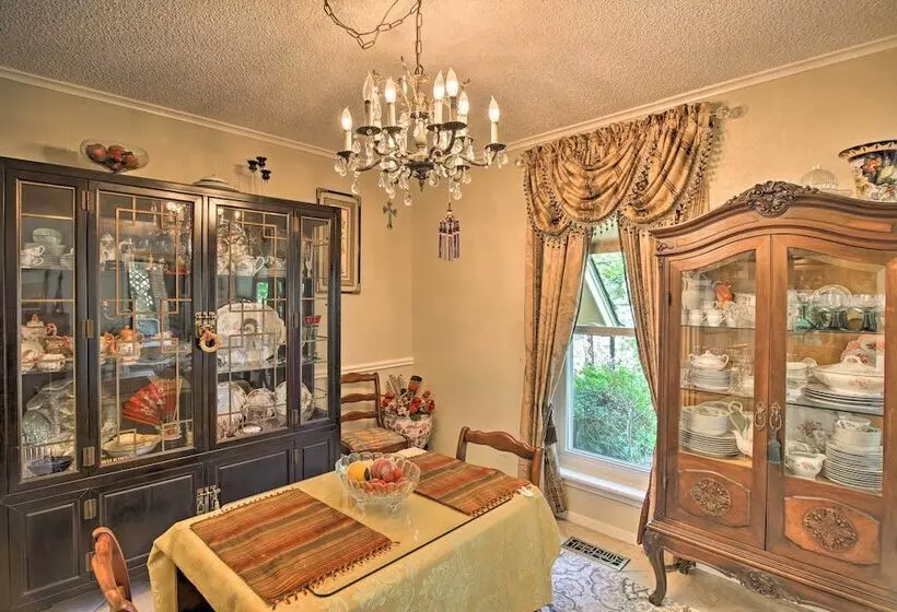 Private Home W/ Hot Tub & Patio Near Dtwn Tulsa