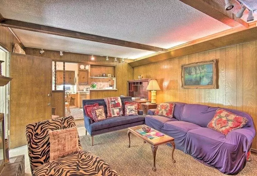 Private Home W/ Hot Tub & Patio Near Dtwn Tulsa