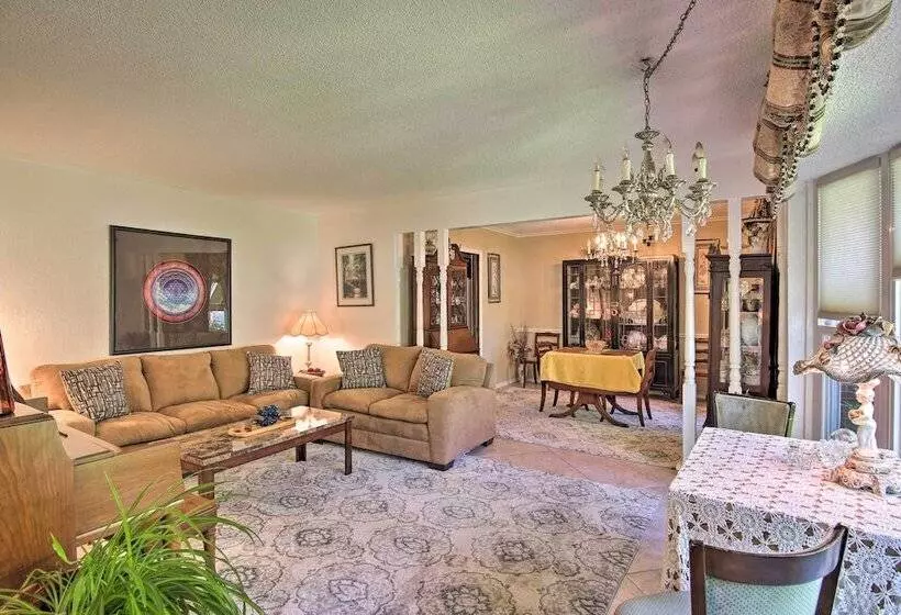 Private Home W/ Hot Tub & Patio Near Dtwn Tulsa