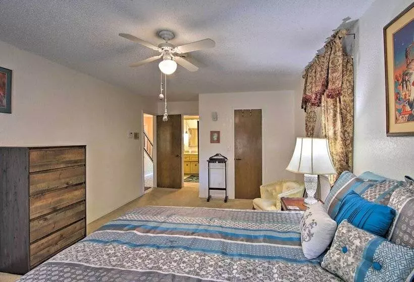 Private Home W/ Hot Tub & Patio Near Dtwn Tulsa