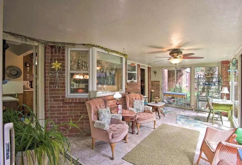 Private Home W/ Hot Tub & Patio Near Dtwn Tulsa